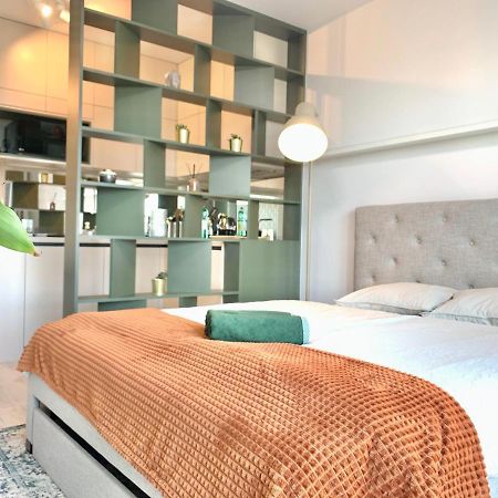 Luxury, Bright Studio With Parking And Balcony In Bratislava Center Esterno foto