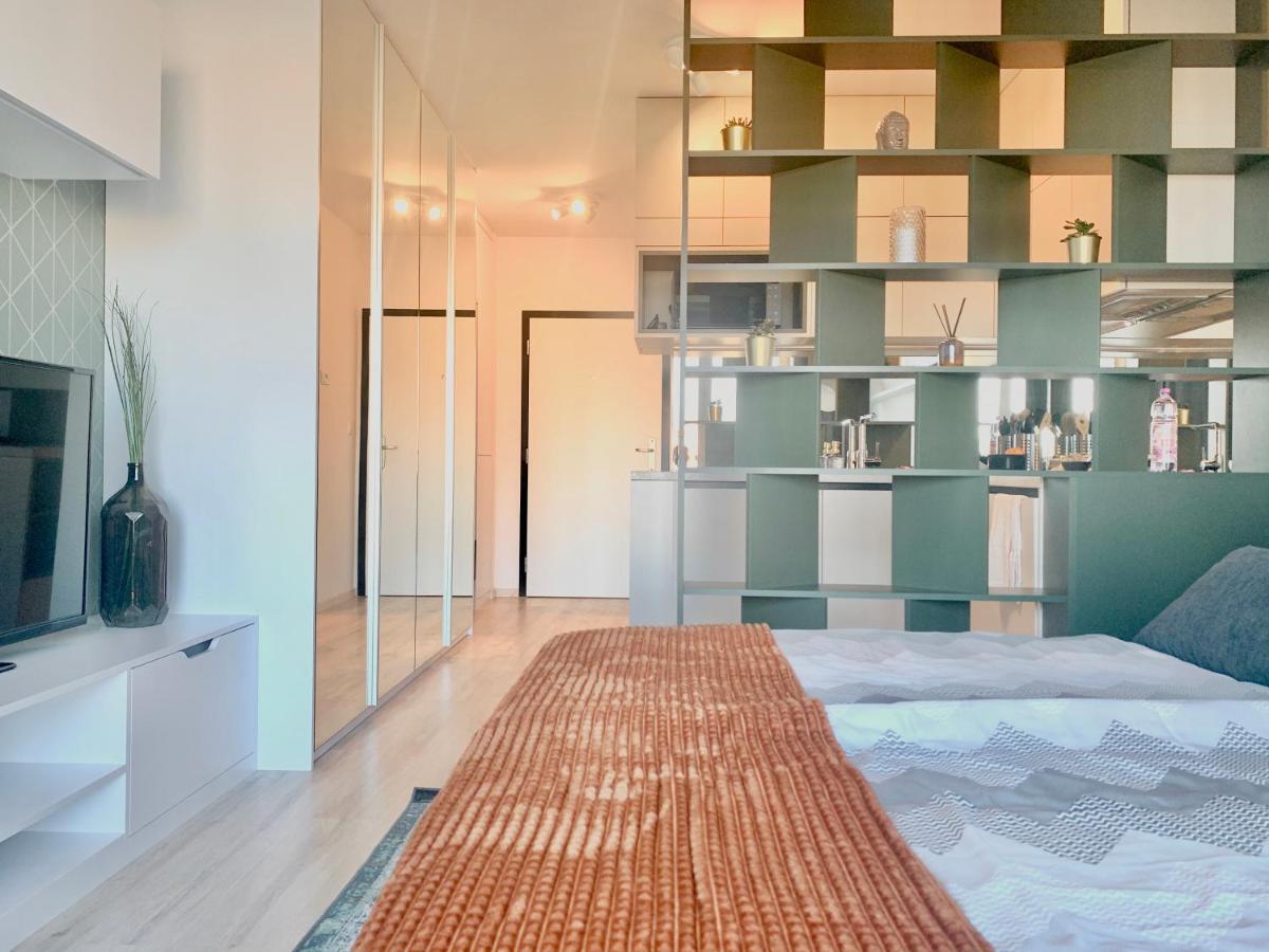 Luxury, Bright Studio With Parking And Balcony In Bratislava Center Esterno foto