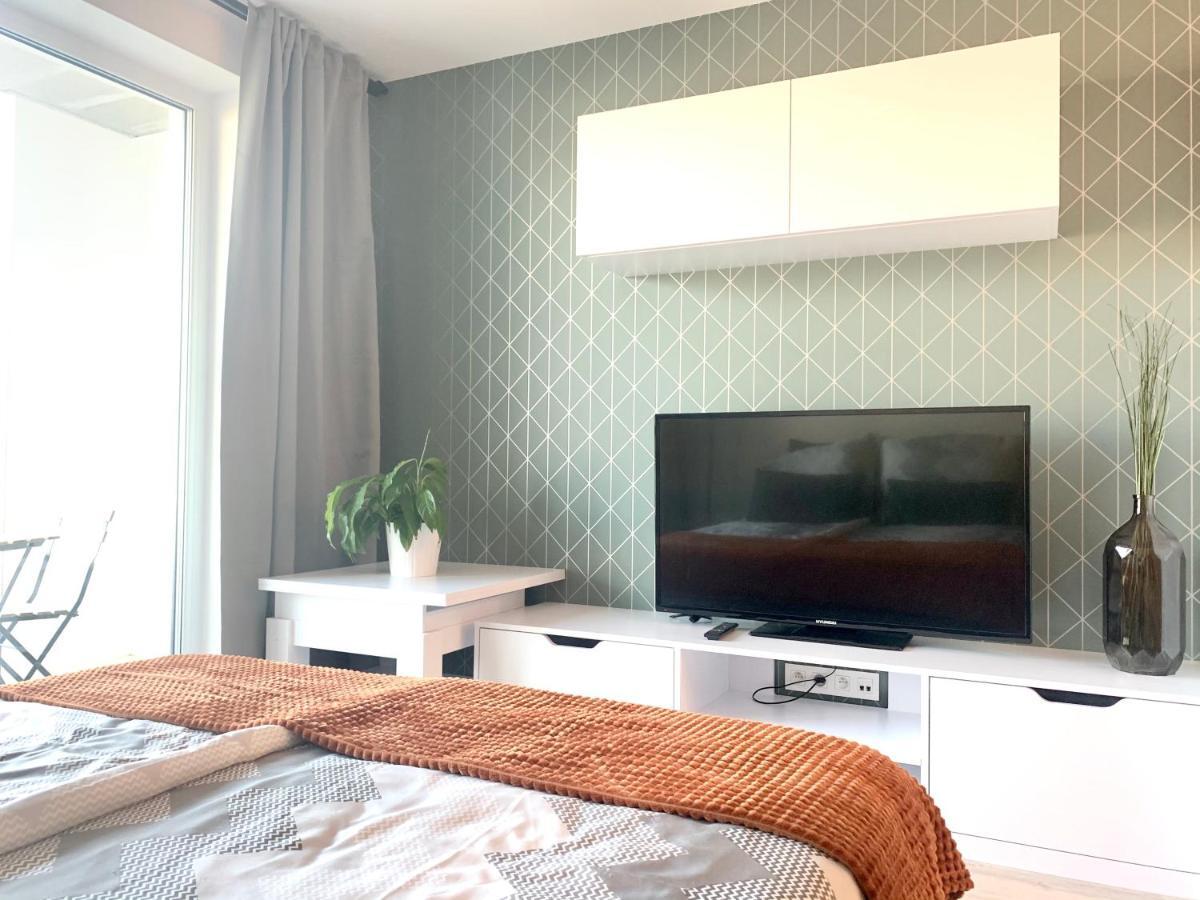 Luxury, Bright Studio With Parking And Balcony In Bratislava Center Esterno foto