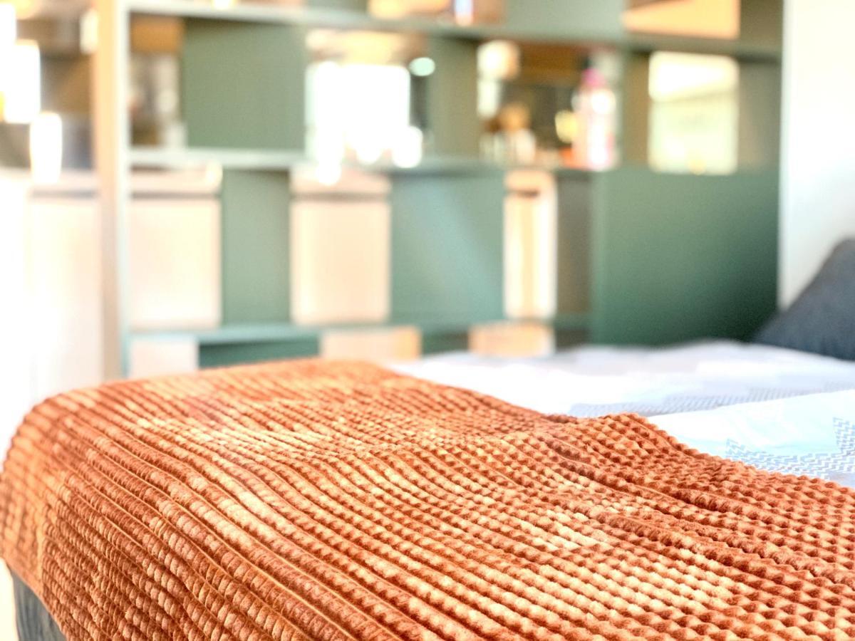 Luxury, Bright Studio With Parking And Balcony In Bratislava Center Esterno foto